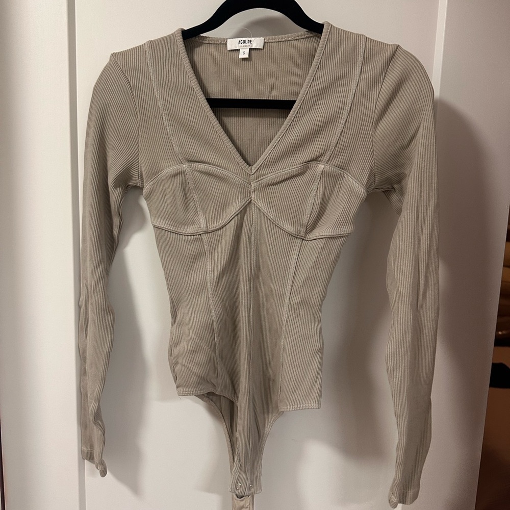 Agolde Ribbed V-Neck Bodysuit in Taupe